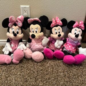 Lot of 4 large Minnie Mouse’s